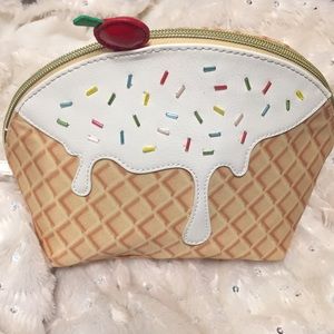 NWOT Betsy Johnson Cosmetics Bag